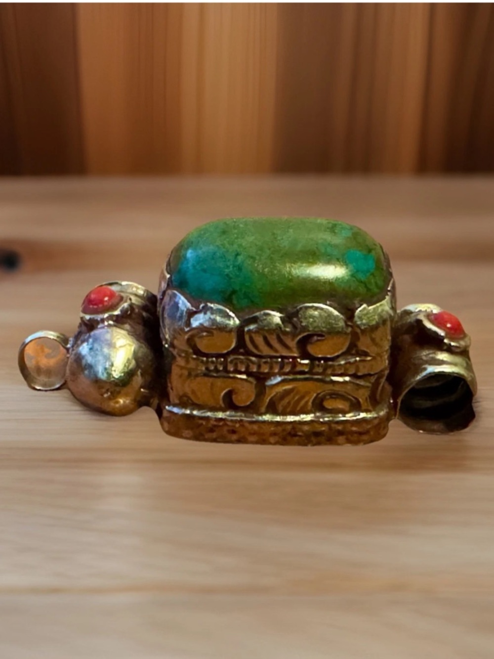 Vintage & Handcrafted Ethnic Tibetan Green Turquoise Pendant set in Silver 9.80g